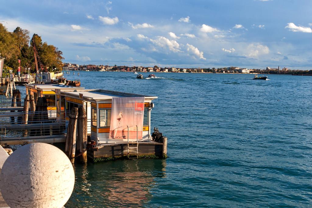 Appartamento Venezia Biennale Bianco&Rosso Esterno foto